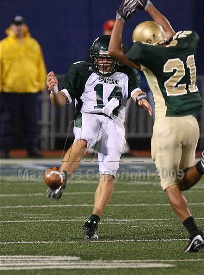 Thumbnail 3 in St. Joseph Regional vs. DePaul (Kickoff Classic) photogallery.