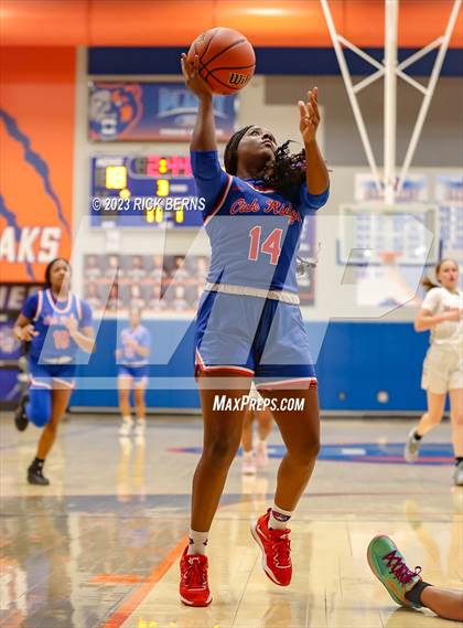 Thumbnail 3 in Grand Oaks vs Oak Ridge photogallery.
