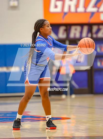 Thumbnail 1 in Grand Oaks vs Oak Ridge photogallery.