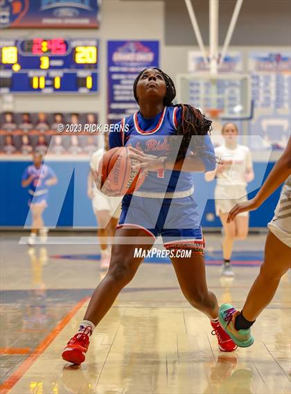 Thumbnail 1 in Grand Oaks vs Oak Ridge photogallery.