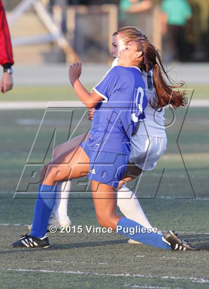 Thumbnail 3 in Maywood vs. Verdugo Hills (CIF LACS D3 Final) photogallery.