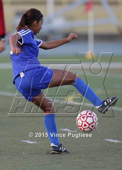 Thumbnail 1 in Maywood vs. Verdugo Hills (CIF LACS D3 Final) photogallery.