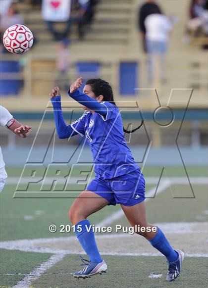 Thumbnail 2 in Maywood vs. Verdugo Hills (CIF LACS D3 Final) photogallery.