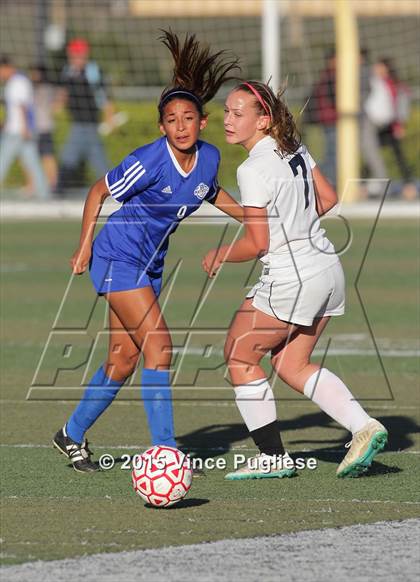 Thumbnail 1 in Maywood vs. Verdugo Hills (CIF LACS D3 Final) photogallery.