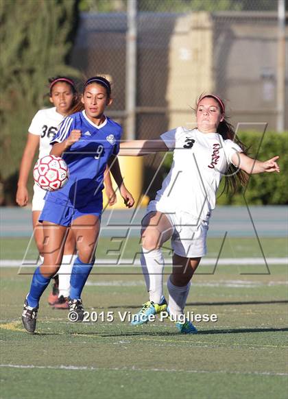 Thumbnail 3 in Maywood vs. Verdugo Hills (CIF LACS D3 Final) photogallery.