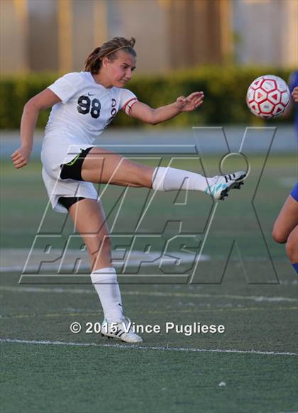 Thumbnail 1 in Maywood vs. Verdugo Hills (CIF LACS D3 Final) photogallery.