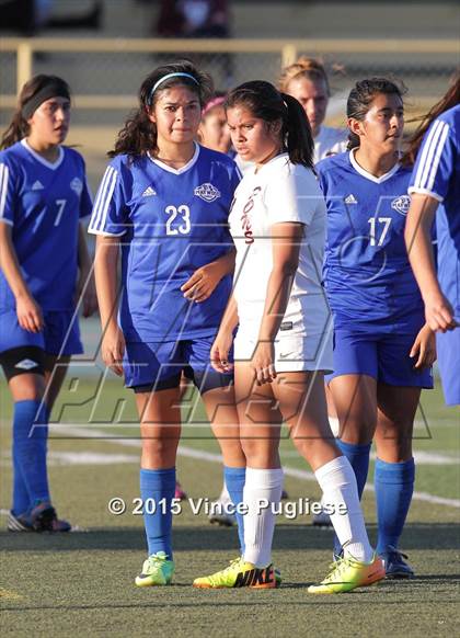 Thumbnail 3 in Maywood vs. Verdugo Hills (CIF LACS D3 Final) photogallery.