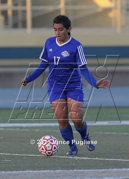 Thumbnail 2 in Maywood vs. Verdugo Hills (CIF LACS D3 Final) photogallery.
