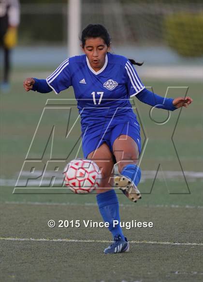 Thumbnail 3 in Maywood vs. Verdugo Hills (CIF LACS D3 Final) photogallery.