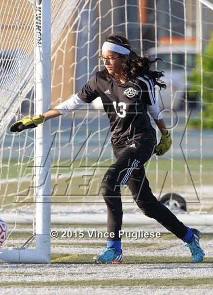 Thumbnail 3 in Maywood vs. Verdugo Hills (CIF LACS D3 Final) photogallery.