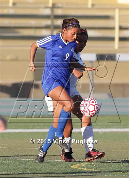 Thumbnail 1 in Maywood vs. Verdugo Hills (CIF LACS D3 Final) photogallery.