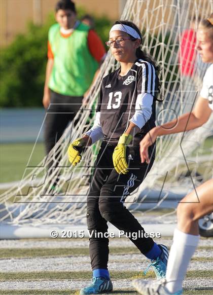 Thumbnail 2 in Maywood vs. Verdugo Hills (CIF LACS D3 Final) photogallery.