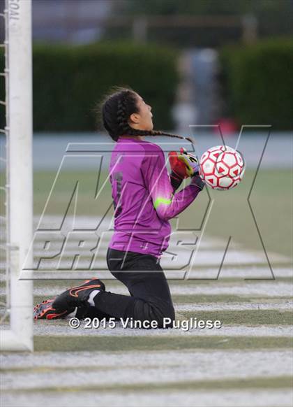 Thumbnail 3 in Maywood vs. Verdugo Hills (CIF LACS D3 Final) photogallery.