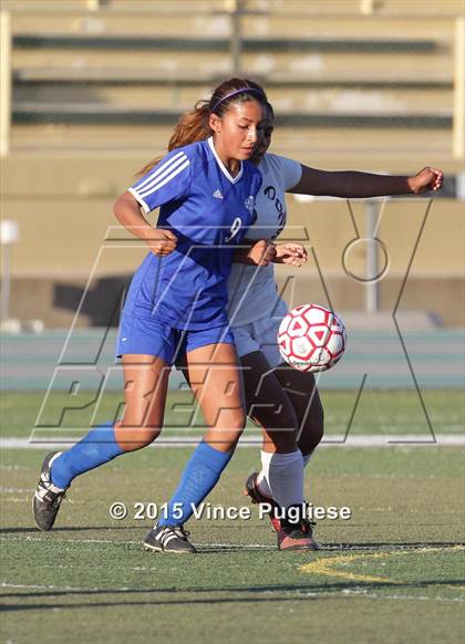 Thumbnail 3 in Maywood vs. Verdugo Hills (CIF LACS D3 Final) photogallery.