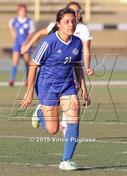 Thumbnail 1 in Maywood vs. Verdugo Hills (CIF LACS D3 Final) photogallery.