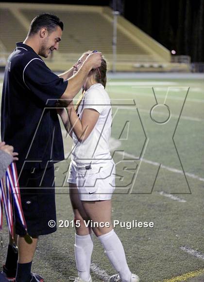 Thumbnail 2 in Maywood vs. Verdugo Hills (CIF LACS D3 Final) photogallery.
