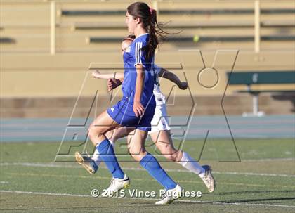Thumbnail 2 in Maywood vs. Verdugo Hills (CIF LACS D3 Final) photogallery.