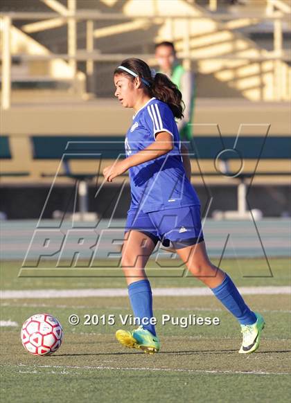 Thumbnail 2 in Maywood vs. Verdugo Hills (CIF LACS D3 Final) photogallery.