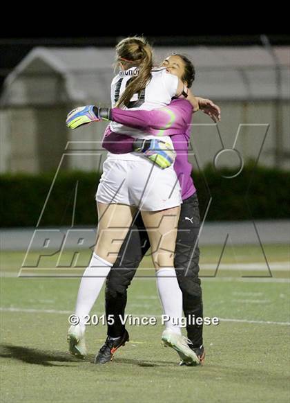 Thumbnail 1 in Maywood vs. Verdugo Hills (CIF LACS D3 Final) photogallery.