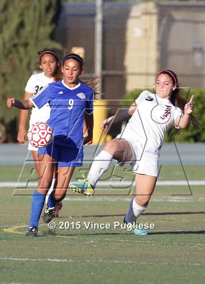 Thumbnail 2 in Maywood vs. Verdugo Hills (CIF LACS D3 Final) photogallery.