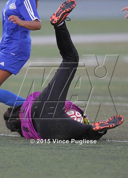 Thumbnail 2 in Maywood vs. Verdugo Hills (CIF LACS D3 Final) photogallery.