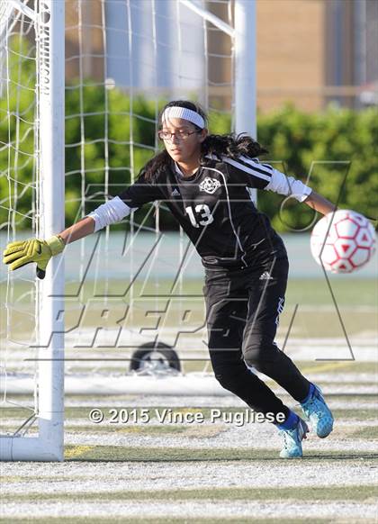 Thumbnail 3 in Maywood vs. Verdugo Hills (CIF LACS D3 Final) photogallery.
