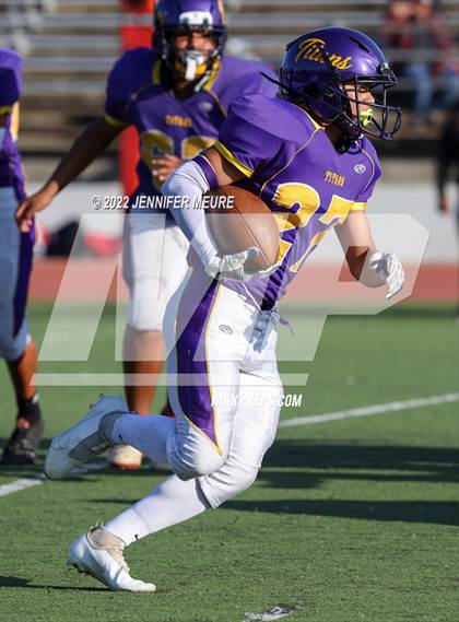 Thumbnail 3 in JV: American @ Kennedy photogallery.
