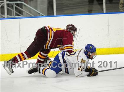Thumbnail 1 in Sheehan vs. Newington/Berlin (CIAC Division 3 First Round) photogallery.