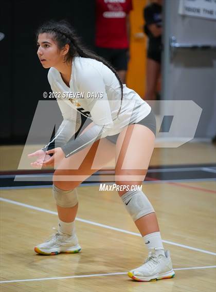 Thumbnail 3 in Gilbert vs. Highland photogallery.