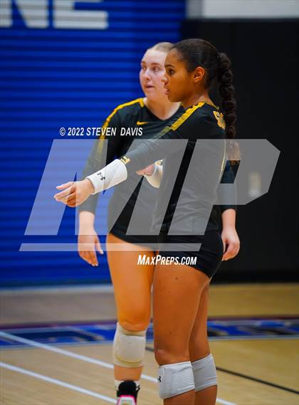 Thumbnail 3 in Gilbert vs. Highland photogallery.