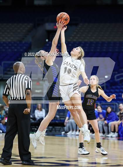 Thumbnail 1 in Sands vs. Huckabay (UIL 1A State Semifinal) photogallery.
