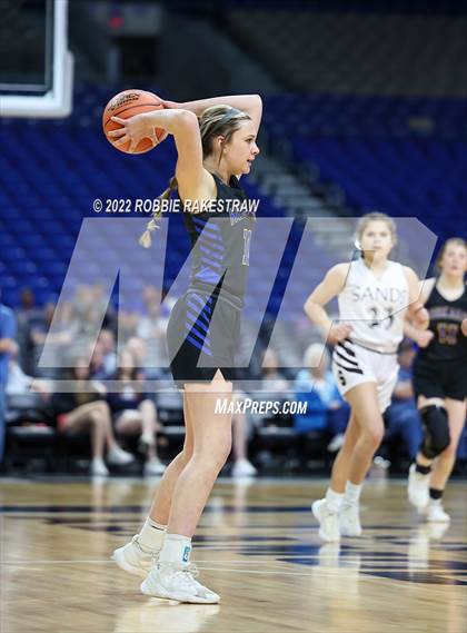 Thumbnail 1 in Sands vs. Huckabay (UIL 1A State Semifinal) photogallery.