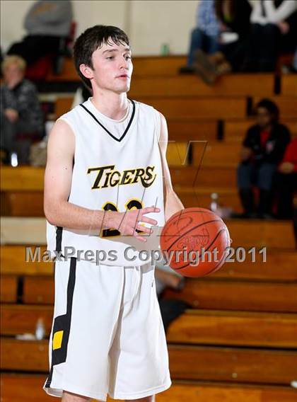 Thumbnail 2 in Bishop Brossart vs. Clay County (Lloyd Memorial Classic) photogallery.