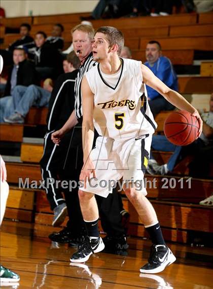 Thumbnail 1 in Bishop Brossart vs. Clay County (Lloyd Memorial Classic) photogallery.