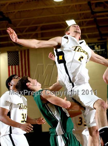 Thumbnail 3 in Bishop Brossart vs. Clay County (Lloyd Memorial Classic) photogallery.