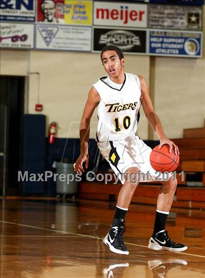Thumbnail 3 in Bishop Brossart vs. Clay County (Lloyd Memorial Classic) photogallery.