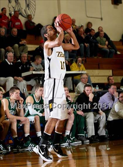 Thumbnail 2 in Bishop Brossart vs. Clay County (Lloyd Memorial Classic) photogallery.