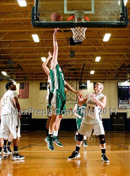 Thumbnail 2 in Bishop Brossart vs. Clay County (Lloyd Memorial Classic) photogallery.