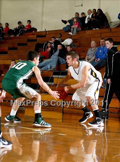 Thumbnail 2 in Bishop Brossart vs. Clay County (Lloyd Memorial Classic) photogallery.