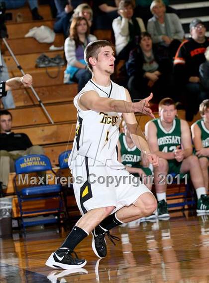Thumbnail 3 in Bishop Brossart vs. Clay County (Lloyd Memorial Classic) photogallery.