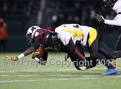 Thumbnail 2 in McQuaid Jesuit vs. Aquinas Institute (Section 5 Class A Final) photogallery.
