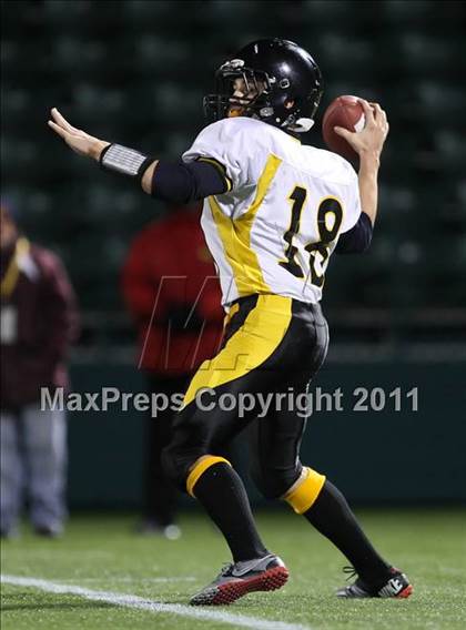 Thumbnail 2 in McQuaid Jesuit vs. Aquinas Institute (Section 5 Class A Final) photogallery.