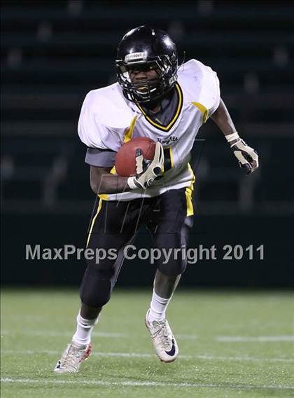 Thumbnail 1 in McQuaid Jesuit vs. Aquinas Institute (Section 5 Class A Final) photogallery.