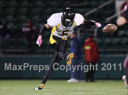 Thumbnail 1 in McQuaid Jesuit vs. Aquinas Institute (Section 5 Class A Final) photogallery.