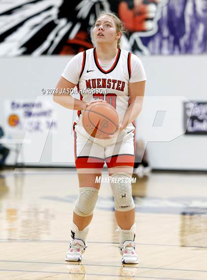 Thumbnail 3 in Como-Pickton vs. Muenster photogallery.