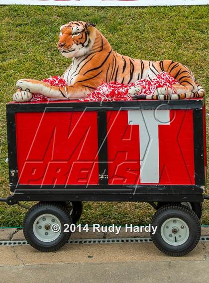 Thumbnail 2 in Katy vs. Westside (UIL 6A D2 Bi-District Playoff) photogallery.