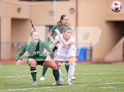 Thumbnail 3 in St. Ignatius vs. Sacred Heart Cathedral Prep photogallery.