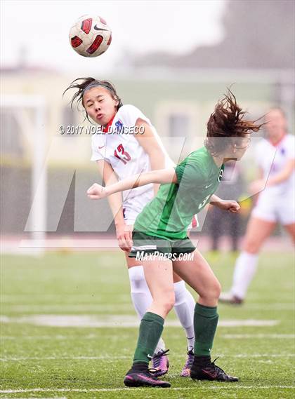 Thumbnail 1 in St. Ignatius vs. Sacred Heart Cathedral Prep photogallery.