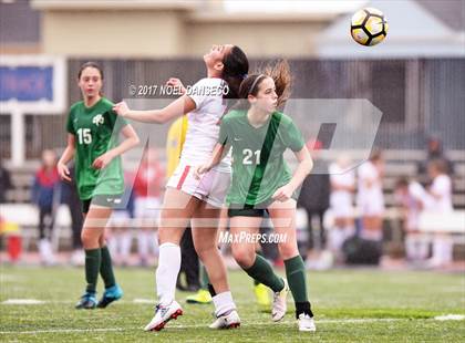 Thumbnail 3 in St. Ignatius vs. Sacred Heart Cathedral Prep photogallery.