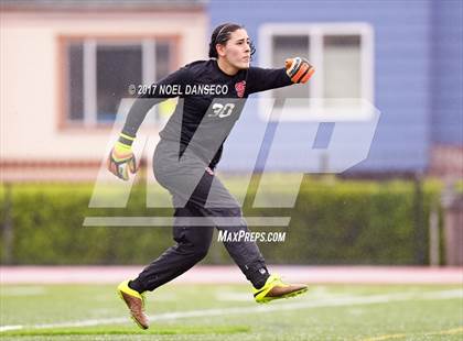 Thumbnail 2 in St. Ignatius vs. Sacred Heart Cathedral Prep photogallery.